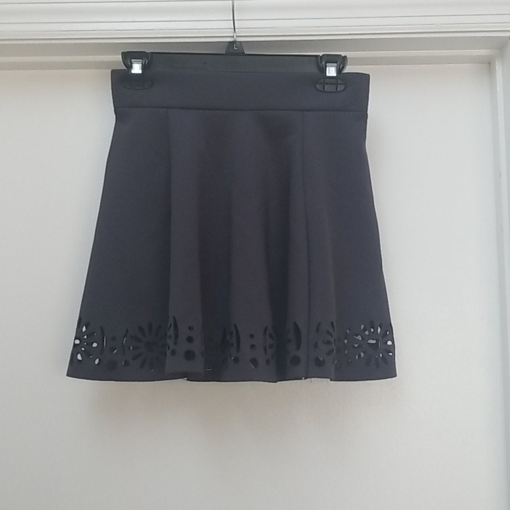 H&M grey skirt